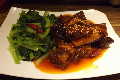 「蜀味軒」の川味红烧肉（四川風豚角煮）